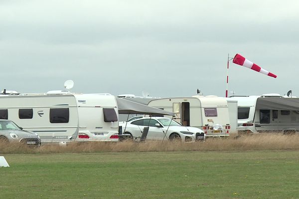 Des caravanes se sont installées sur le terrain de l'aéroclub de Laon