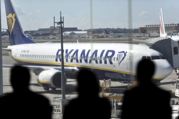 Un passager d'un vol Ryanair a passé près de deux jours en garde à vue pour avoir protesté contre son débarquement de l'avion à l'aéroport de Toulouse (Haute-Garonne).