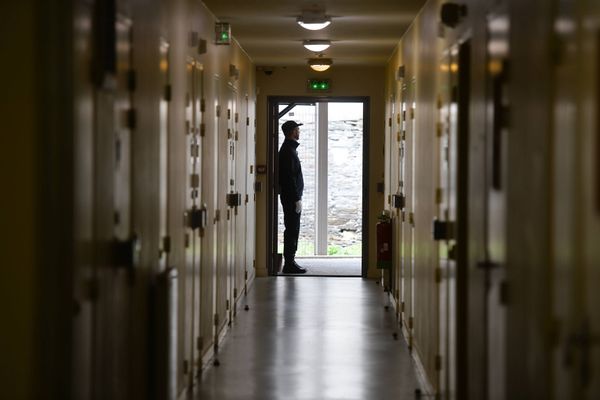 L'individu s'était évadé de la maison d'arrêt d'Angers. Il a été arrêté à Marignane.