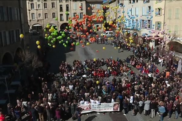 Un lâcher de ballons a été organisé près de quatre ans après la disparition de Lucas Tronche à Bagnols-sur-Cèze.