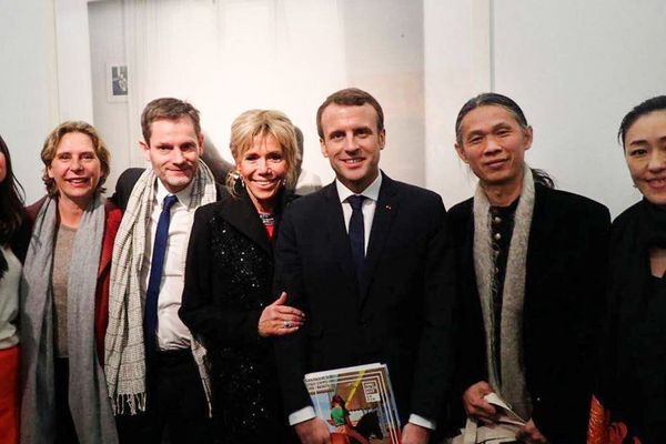 Le président français Emmanuel Macron a rencontré l'équipe du festival Jimei x Arles