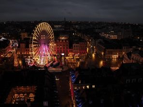 L'indétrônable grande roue de Noël et ses illuminations sont de retour sur la Grand'Place de Lille.