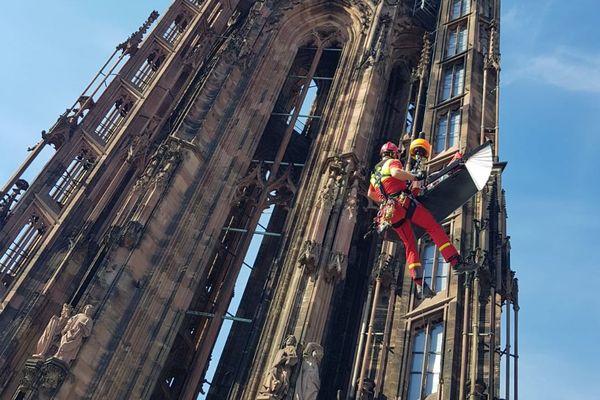 Hélitreuillage dans le ciel strasbourgeois après qu'un septuagénaire a fait un malaise cardiaque que la plate-forme de la cathédrale