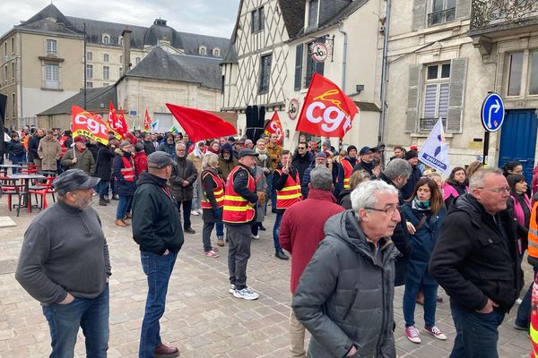 Les berruyers défilent dans le centre-ville.