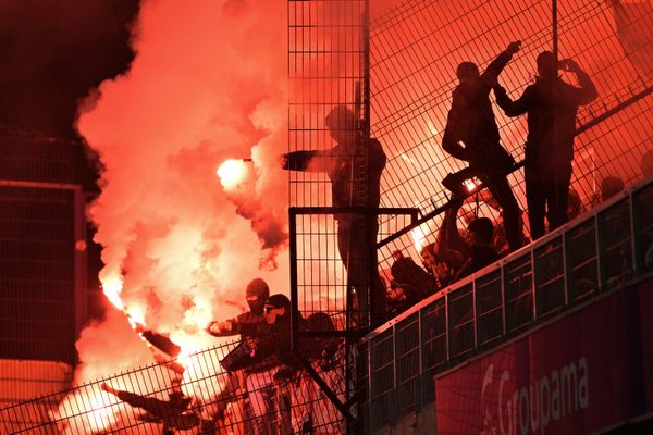 Les supporters rennais ce 3 novembre à Auxerre lors du match de la 10ème journée de la Ligue 1. Un policier a été blessé.