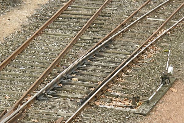 Un aiguillage photographié à la gare de Douai.