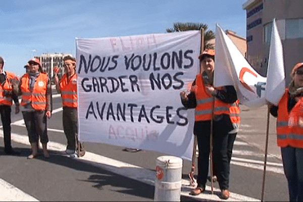 Les salariés veulent le maintien de leurs avantages acquis. Perpignan le 19 mars 2014.