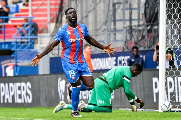 L'attaquant du SM Caen Alexandre Mendy a été élu meilleur joueur de Ligue 2 pour le mois d'août 2023.