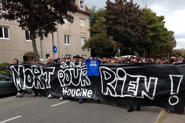 La marche blanche pour Hocine Bouras