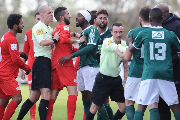 La tension sur le terrain a-t-elle dégénéré entre supporters ?