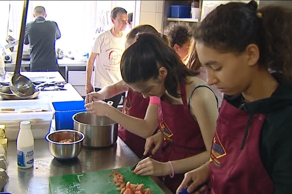 Les enfants ont notamment cuisiné une croustade mimosa.