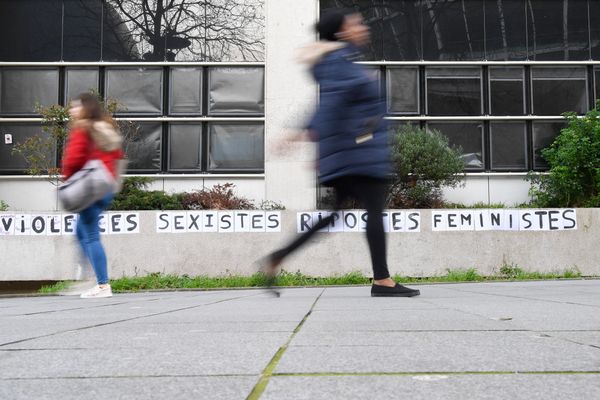 Près d'une cinquantaine de femmes ont été tuées par le conjoint ou ex depuis le 1er janvier 2023 (ici, la photo d'un collage féministe à Rennes, photo d'illustration).