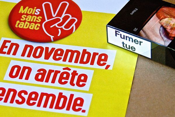 Plusieurs dispositifs sont mis en place pour arrêter le tabac. Des entreprises choisissent d'accompagner leurs salariés qui souhaitent arrêter de fumer.