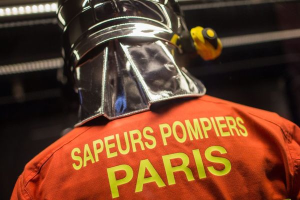 La tenue des pompiers de Paris (illustration).