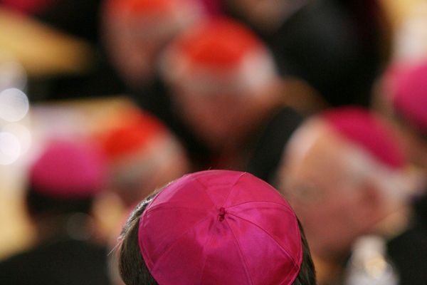  Christine Pedotti, Anne Soupa et François Devaux appellent à la "démission collective des évêques" catholiques - images archives