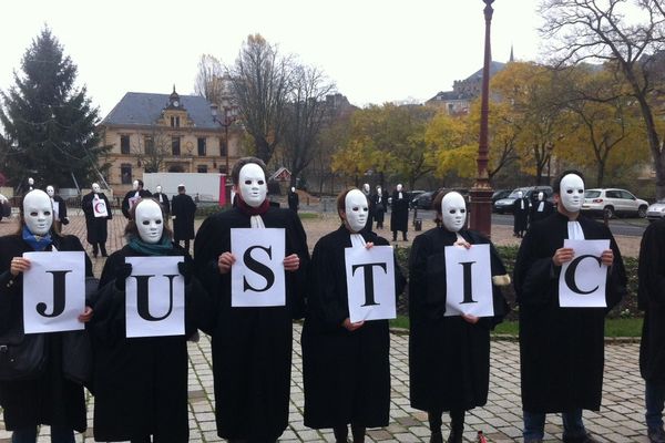 Des avocats mécontents.