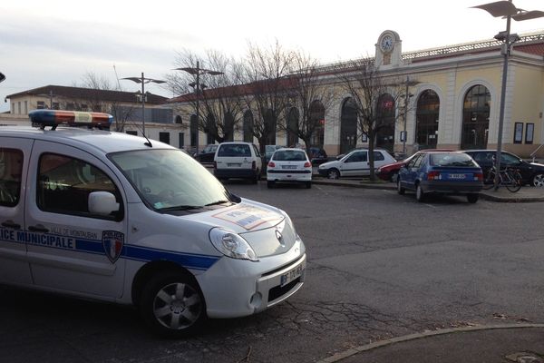 Un périmètre de sécurité a été installé autour de la gare