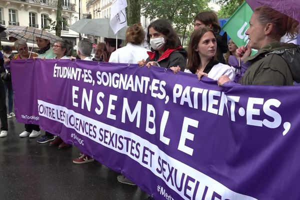 Manifestation contre les violences sexistes et sexuelles devant le ministère de la santé