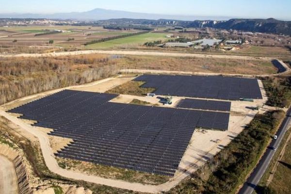 La centrale solaire de Pujaut dans le Gard