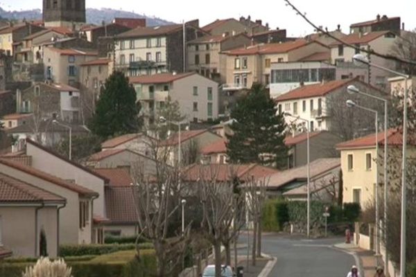 En 2013, 3261 cambriolages ont été commis dans le Puy-de-Dôme. Soit 32% de plus qu'en 2012 en zone police et 10,3% de plus en zone gendarmerie.