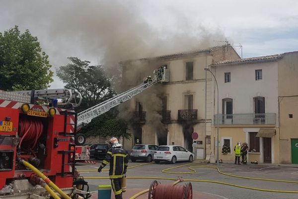 30 sapeurs-pompiers sont sur les lieux de l'incendie. 