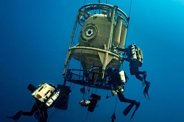 Dimanche 14 juillet, l'équipe a même réalisé l'exploit inédit de plonger jusqu'à 142 mètres de profondeur pendant 6 heures d'exploration au Tombant des Américains près de Villefranche-sur-Mer.