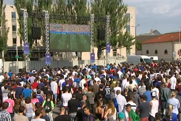 Les matchs de l'équipe de France ont attiré du monde sur le parking du Boulingrin à Reims