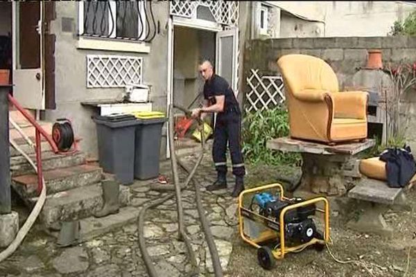 Aprés l'orage, les pompiers sont intervenus prés de 200 fois le 27 mai à Vichy (03) pour aider les sinistrés