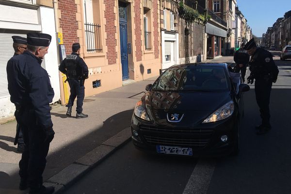 Rouen le 17 mars 2020 - 14h20 : premiers contrôles dans le centre-ville, rue Lecanuet