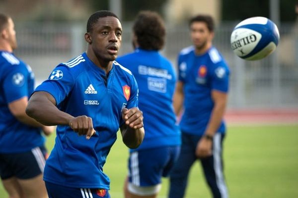 Yannick Nyanga à l'entraînement avec les bleus