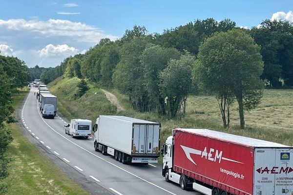 La circulation est à l'arrêt entre le Family Village et l'échangeur de Couzeix sur la RN 520