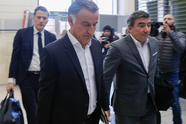 L'ancien entraîneur de l'OGC Nice Christophe Galtier arrive au tribunal correctionnel de Nice ce vendredi 15 décembre.