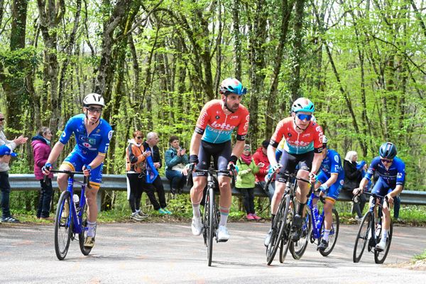 L'ambiance à Montfaucon, en haut de la côte de la Malate lors du Tour du Doubs 2023.