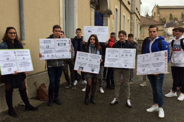 Les 15 lycéens de terminale Bac Pro Commerce du lycée de Mirande dans le Gers ont tous refusé de passer leur épreuve de bac blanc ce jeudi. 