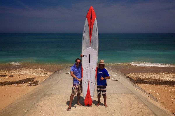 Tanguy Scoazec et Dimitri Georges, champion de Stand Up Paddle sur l'île de Ré