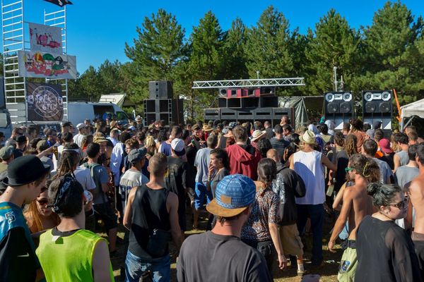 Archives. Teknival à Millau (Aveyron) en août 2016. 