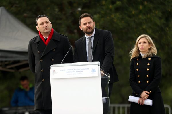 Les trois coprésidents du CCAF Sud , de gauche à droite Julien Harounyan, Azad Balalas-Kazandian  et Aurore Bruna à l'occasion de la Journée nationale de commémoration du génocide arménien le 24 avril 2022.