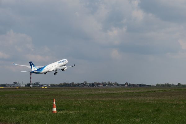 Un avion au décollage de l'aéroport d'Orly, dans le nord de l'Essonne. (illustration)