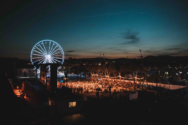 Le festival Nuits Carrées a été crée en 2007 par La School, centre d'art urbain et musical à Antibes.