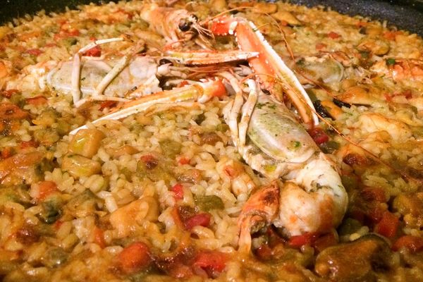 À Nantes les 3 voleurs de paella ont été retrouvés tels des petits Poucets grâce aux grains de riz qu'ils avaient semés en route