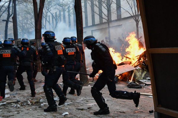 Violents affrontements entre la police et les manifestants ce samedi 5 décembre