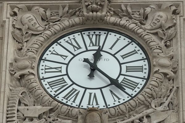 L'horloge des Galeries de Jaude rythme la vie du commerce à Clermont-Ferrand