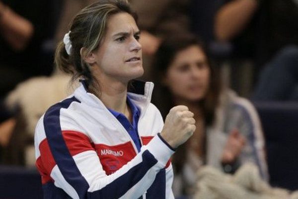 La capitaine Amélie Mauresmo.    
