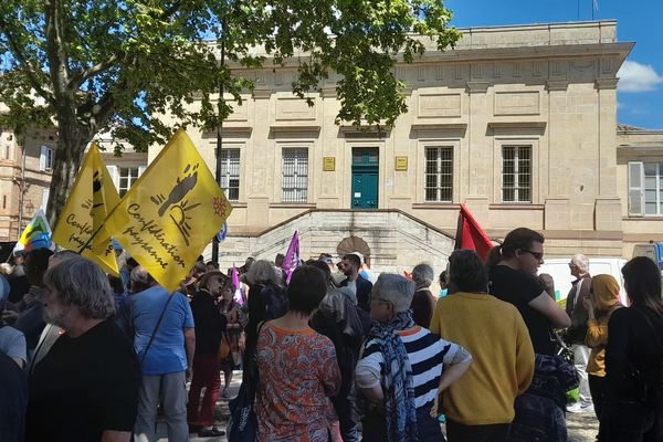 Plusieurs dizaines de militants rassemblés devant le tribunal d'Albi pour des faits intervenus lors de la manifestation contre les retraites du 16 mars 2023