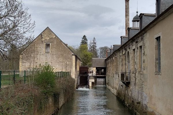 La centrale hydro-électrique de Guérigny en fonctionnement