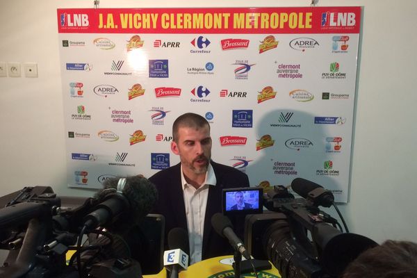 Guillaume Vizade, l'entraîneur de la JAVCM, après le match contre Fos-sur-Mer vendredi 15 décembre