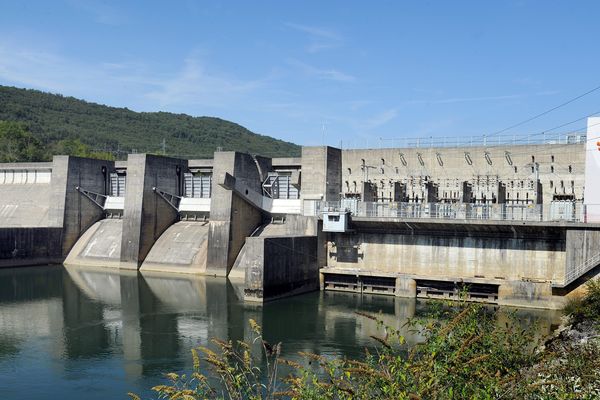 Le barrage d'Allement dans l'Ain d'où va être effectué le lâcher d'eau