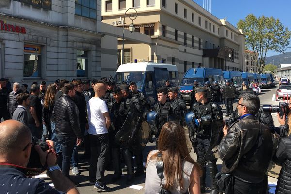  La candidate du Front nationale, Marine Le Pen en meeting à Bordeaux dans le cadre des Présidentielles 2017