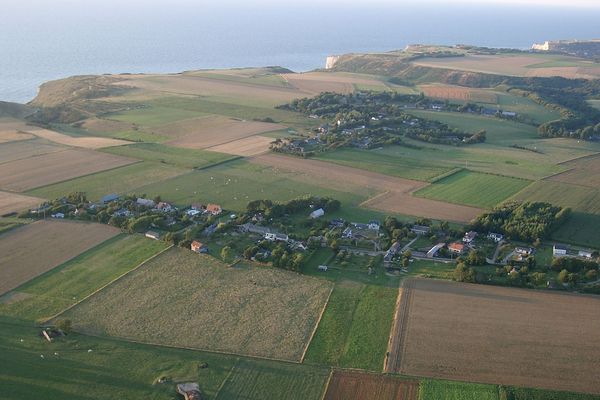 En Seine-Maritime, sur la Pointe de Caux, un DIMANCHE assez éclairci vers La Poterie Cap d'Antifer