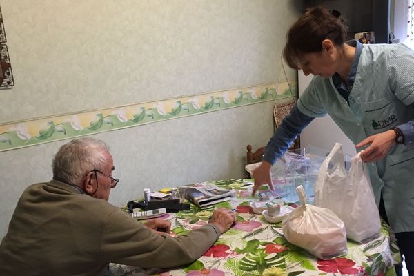 Katia, auxiliaire de vie a choisi de travailler à temps partiel.